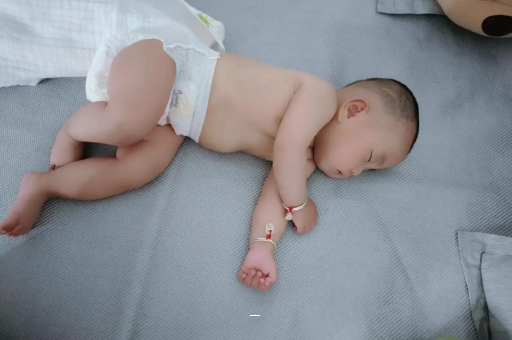 石嘴山宝宝脚心出汗怎么回事
